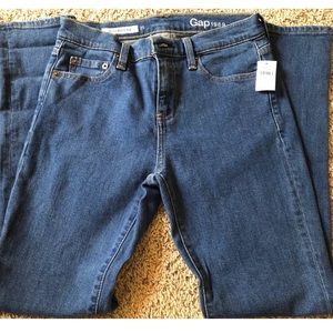 NWT Gap Girlfriend Jeans sz 25